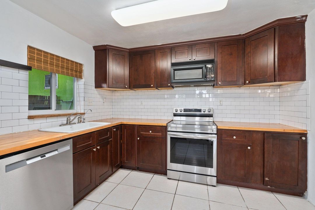For Rent: $4,000 (2 beds, 2 baths, 1402 Square Feet)