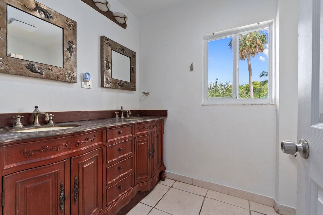 For Rent: $4,000 (2 beds, 2 baths, 1402 Square Feet)