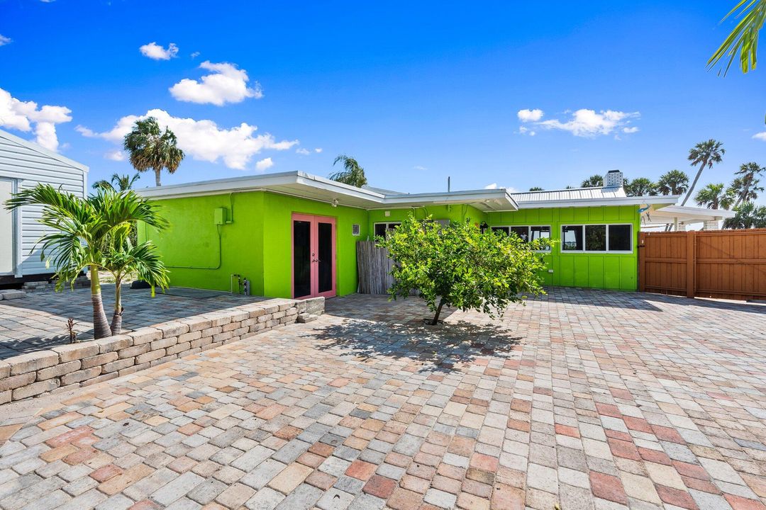 For Rent: $4,000 (2 beds, 2 baths, 1402 Square Feet)