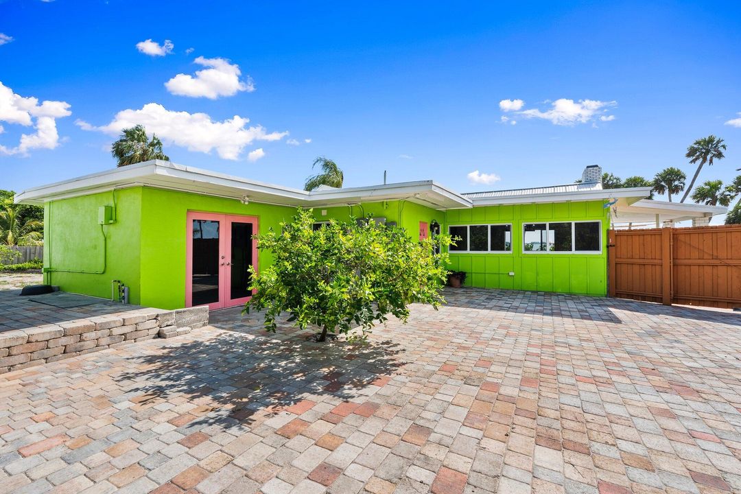 For Rent: $4,000 (2 beds, 2 baths, 1402 Square Feet)