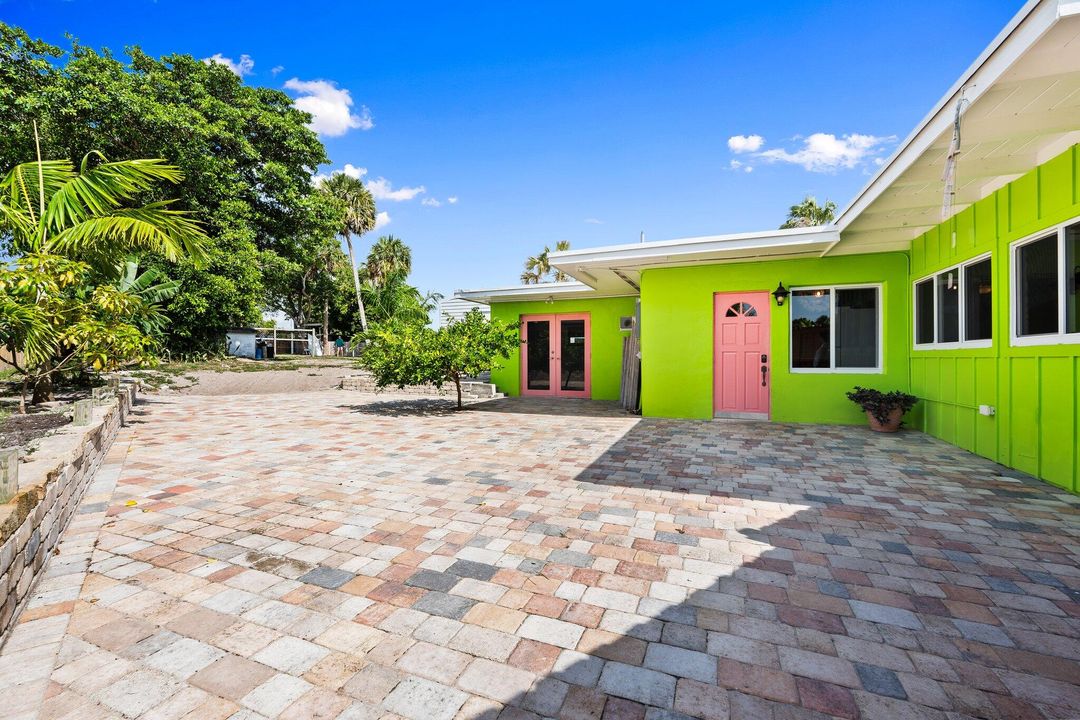 For Rent: $4,000 (2 beds, 2 baths, 1402 Square Feet)