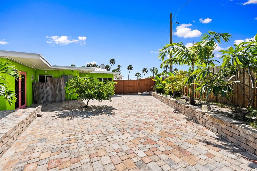 For Rent: $4,000 (2 beds, 2 baths, 1402 Square Feet)