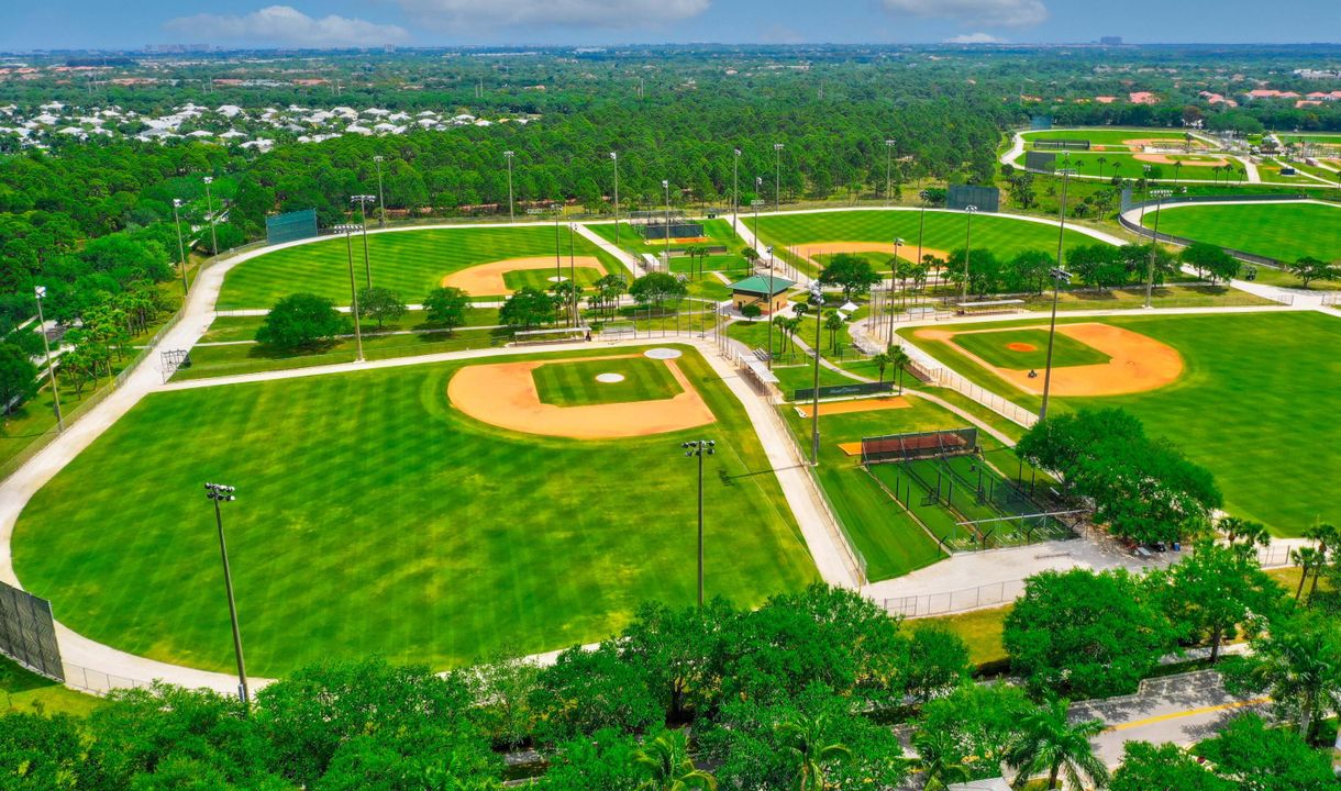 Под контрактом: $3,650 (3 спален, 2 ванн, 1670 Квадратных фут)