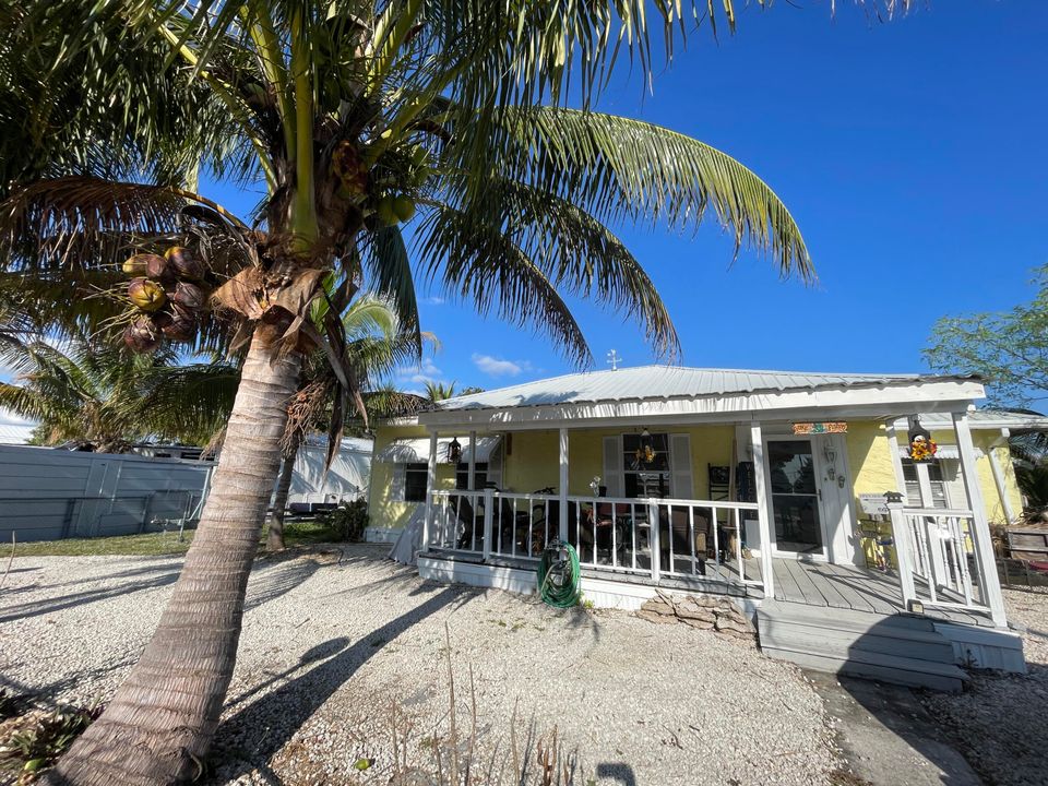 For Sale: $279,900 (2 beds, 2 baths, 1577 Square Feet)