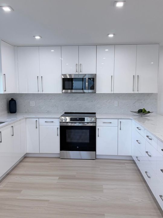 Active With Contract: $649,000 (2 beds, 2 baths, 1728 Square Feet)