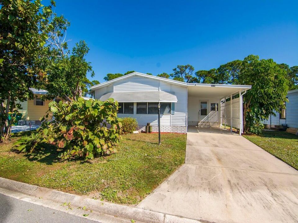 For Sale: $189,900 (2 beds, 2 baths, 1071 Square Feet)