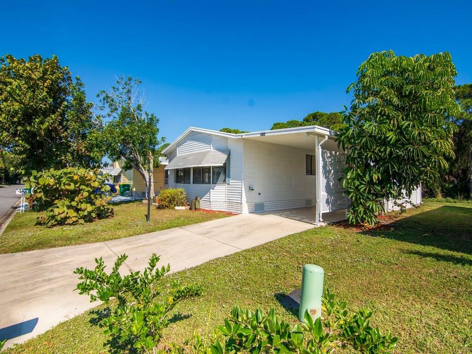 For Sale: $189,900 (2 beds, 2 baths, 1071 Square Feet)