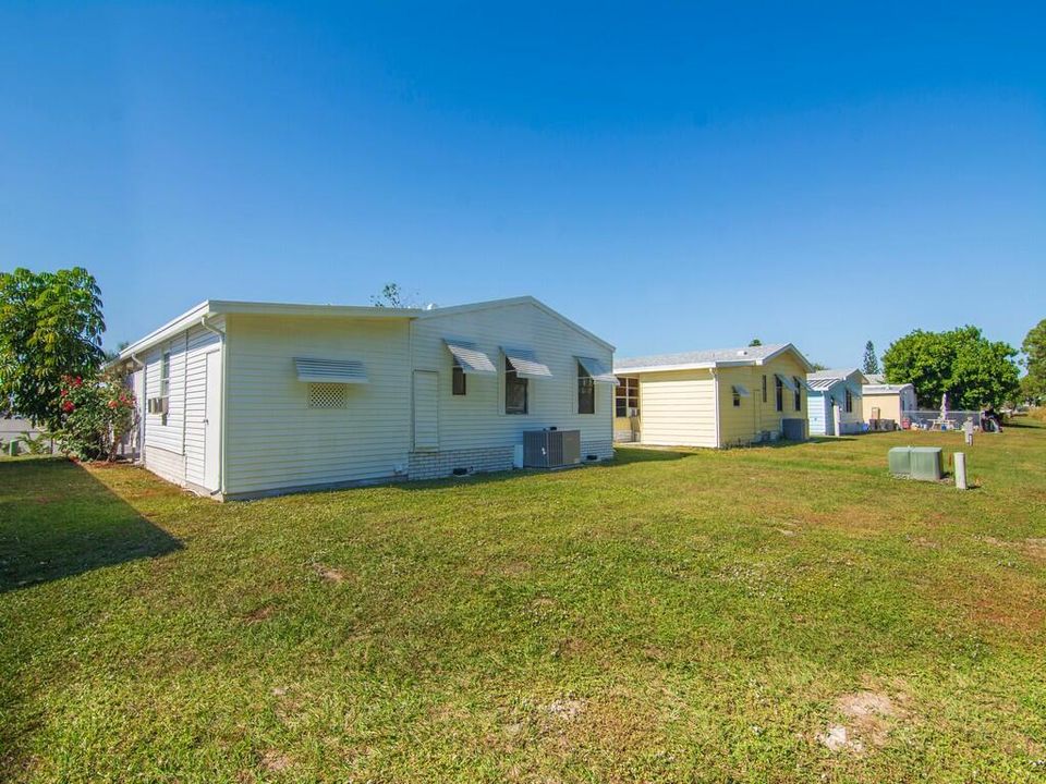 For Sale: $189,900 (2 beds, 2 baths, 1071 Square Feet)