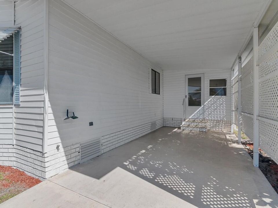 For Sale: $189,900 (2 beds, 2 baths, 1071 Square Feet)