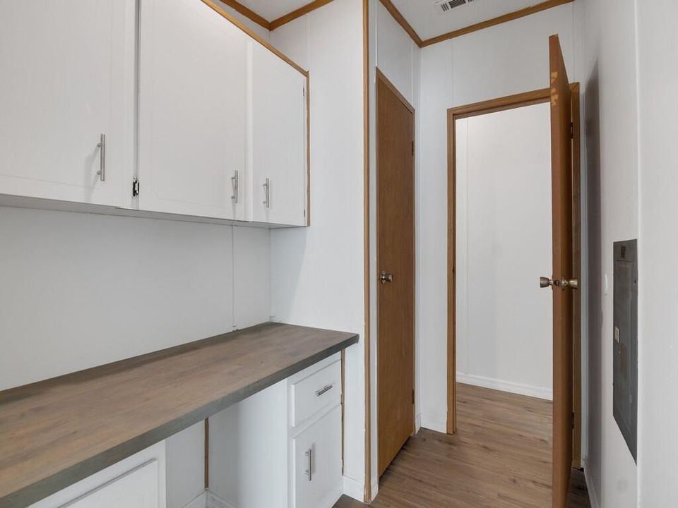 For Sale: $189,900 (2 beds, 2 baths, 1071 Square Feet)