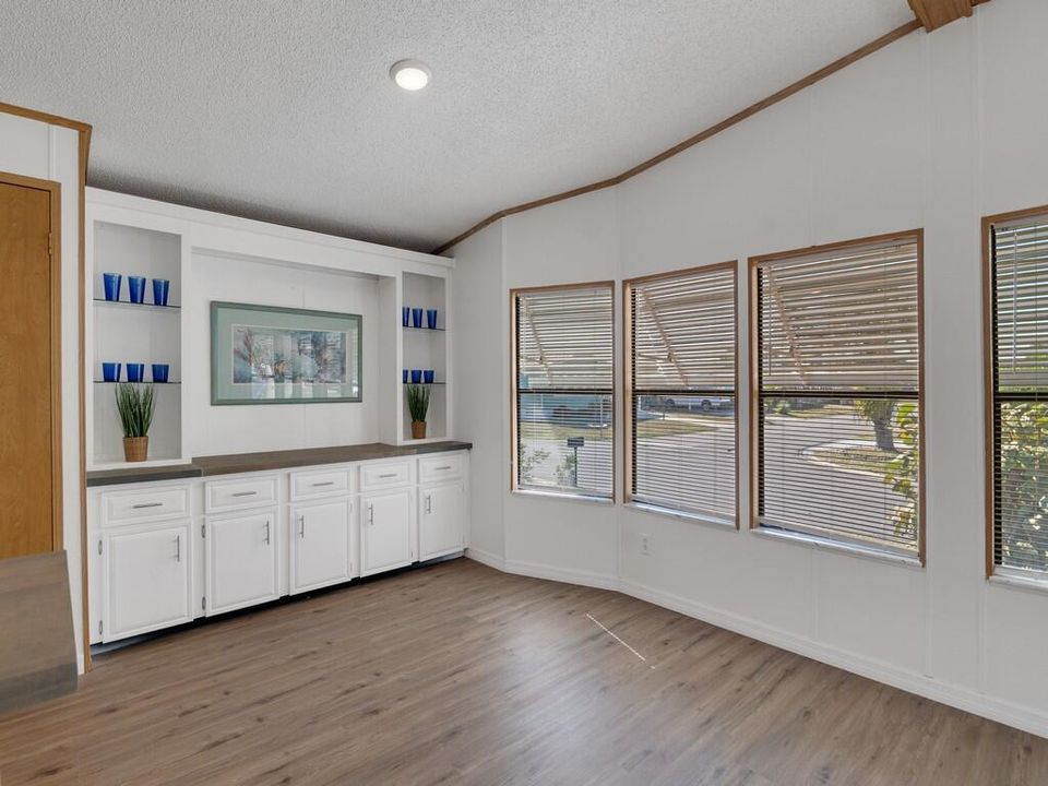 For Sale: $189,900 (2 beds, 2 baths, 1071 Square Feet)