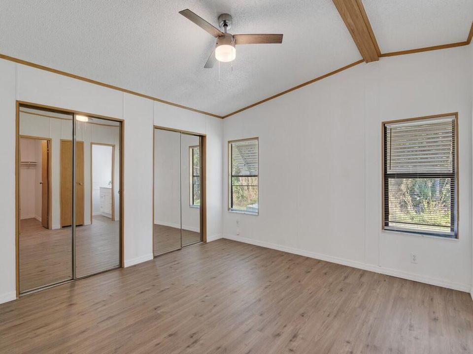 For Sale: $189,900 (2 beds, 2 baths, 1071 Square Feet)