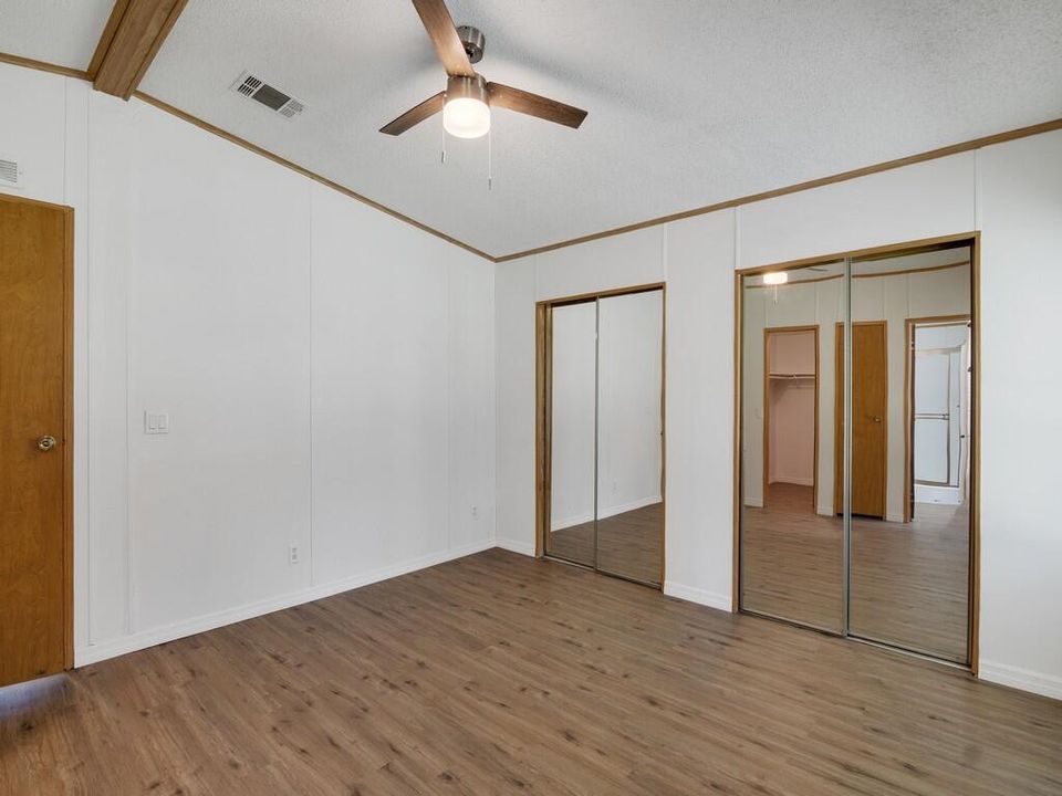 For Sale: $189,900 (2 beds, 2 baths, 1071 Square Feet)