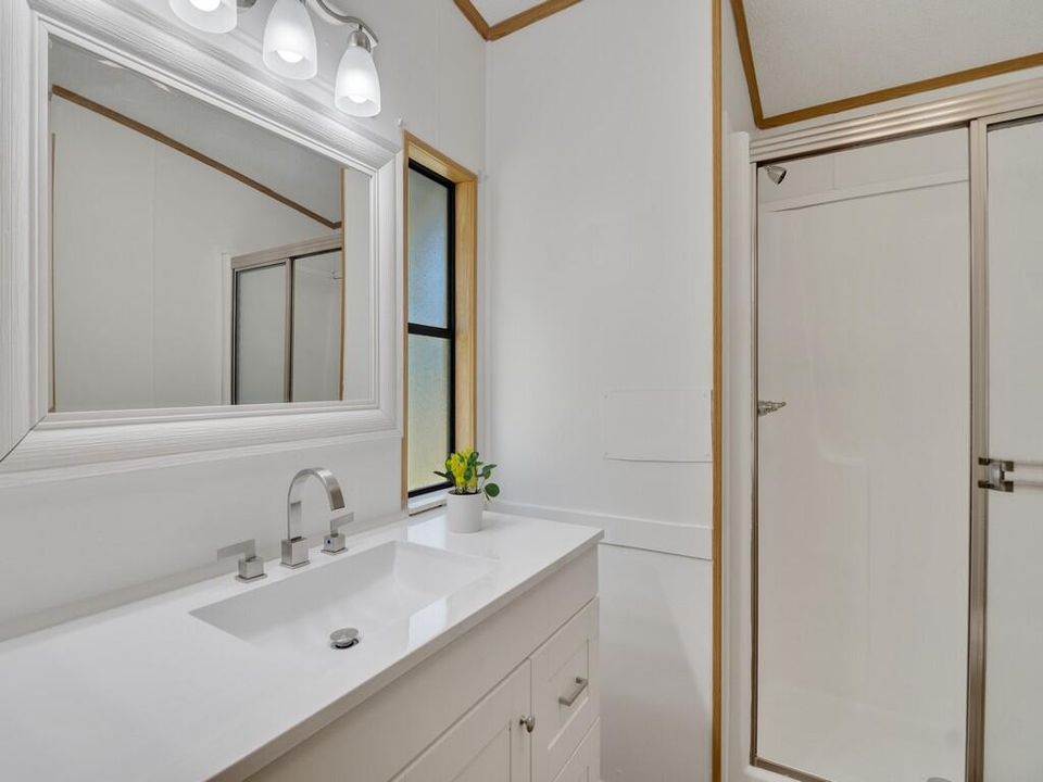 For Sale: $189,900 (2 beds, 2 baths, 1071 Square Feet)