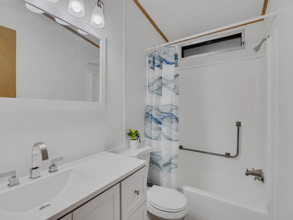 For Sale: $189,900 (2 beds, 2 baths, 1071 Square Feet)