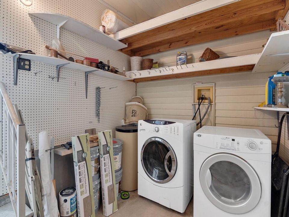 For Sale: $189,900 (2 beds, 2 baths, 1071 Square Feet)