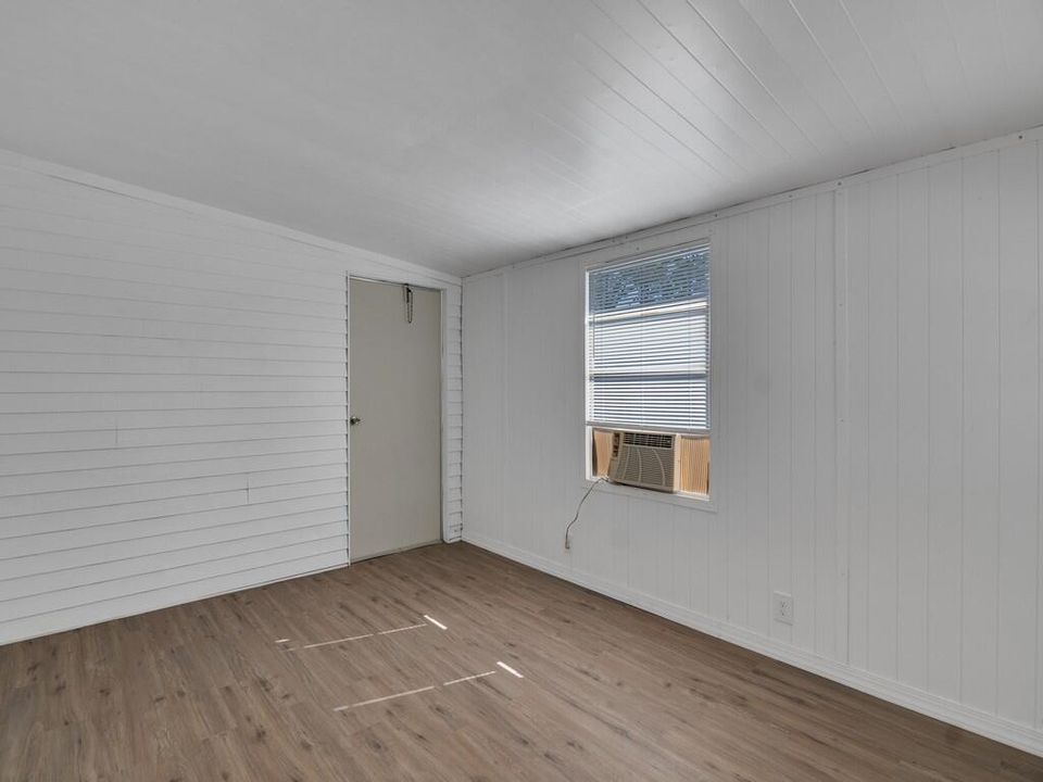 For Sale: $189,900 (2 beds, 2 baths, 1071 Square Feet)