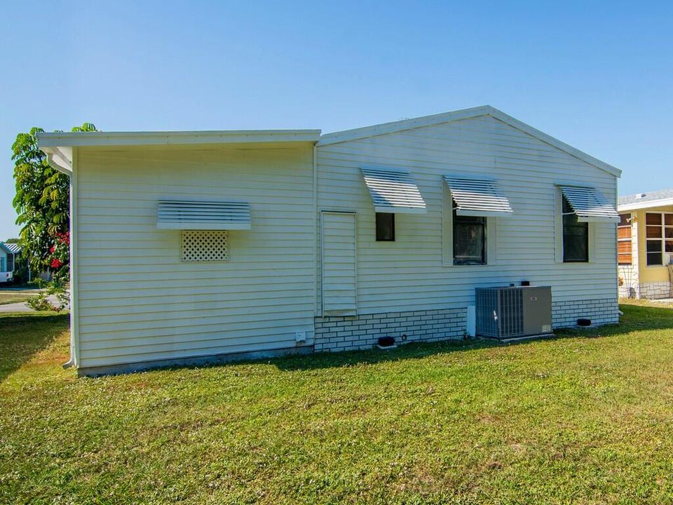 For Sale: $189,900 (2 beds, 2 baths, 1071 Square Feet)