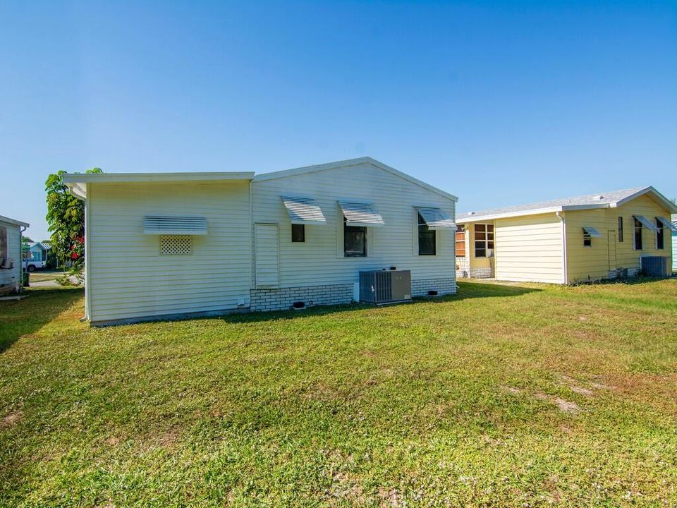 For Sale: $189,900 (2 beds, 2 baths, 1071 Square Feet)