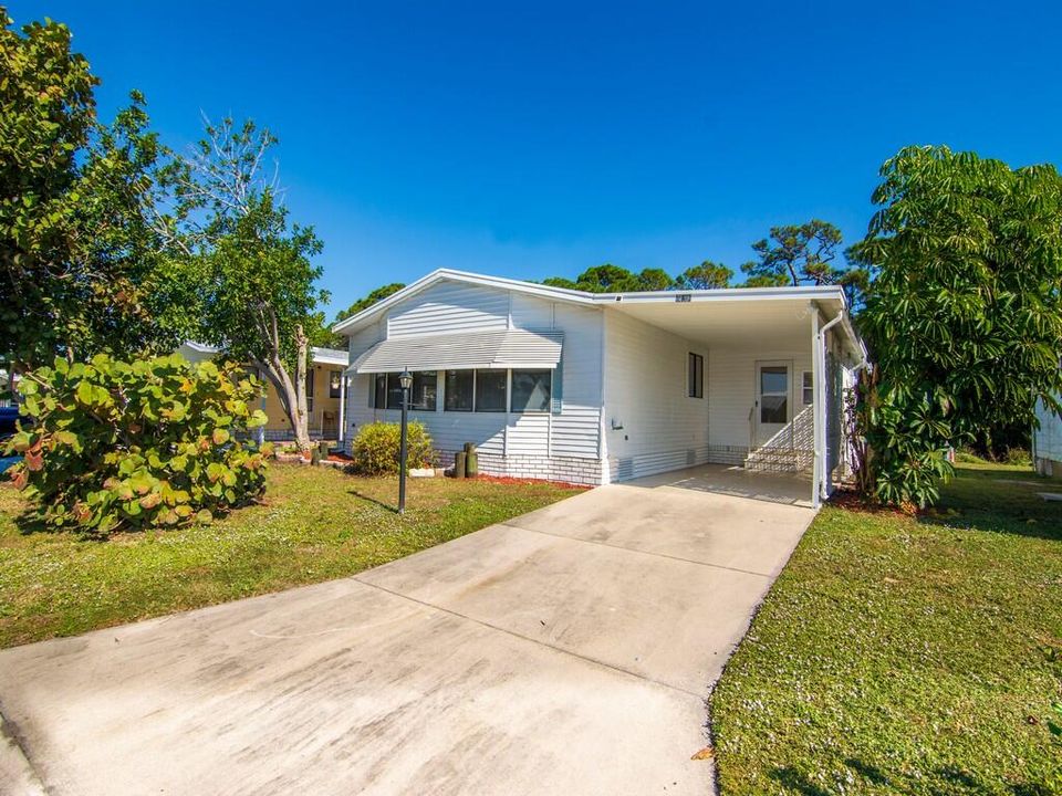 For Sale: $189,900 (2 beds, 2 baths, 1071 Square Feet)