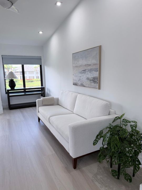 Active With Contract: $649,000 (2 beds, 2 baths, 1728 Square Feet)