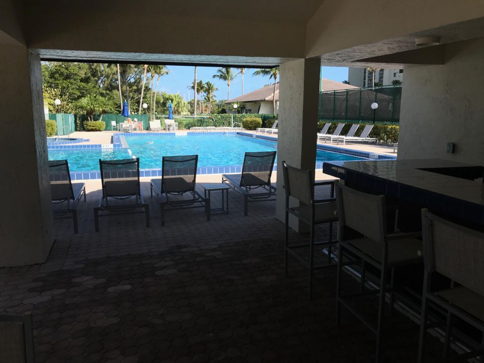 Под контрактом: $3,875 (2 спален, 2 ванн, 1170 Квадратных фут)