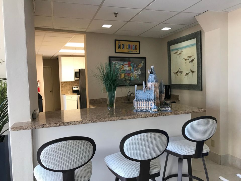 Под контрактом: $3,875 (2 спален, 2 ванн, 1170 Квадратных фут)