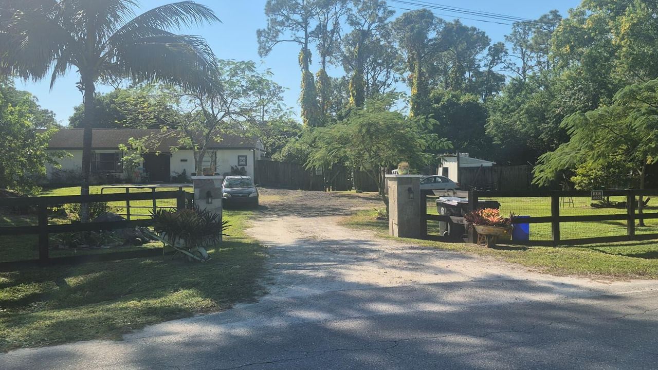 En Venta: $485,000 (4 camas, 2 baños, 1556 Pies cuadrados)