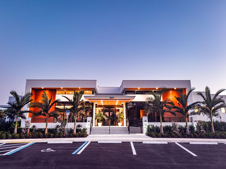 Active With Contract: $649,000 (2 beds, 2 baths, 1728 Square Feet)