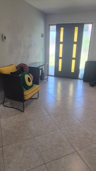 En Venta: $485,000 (4 camas, 2 baños, 1556 Pies cuadrados)