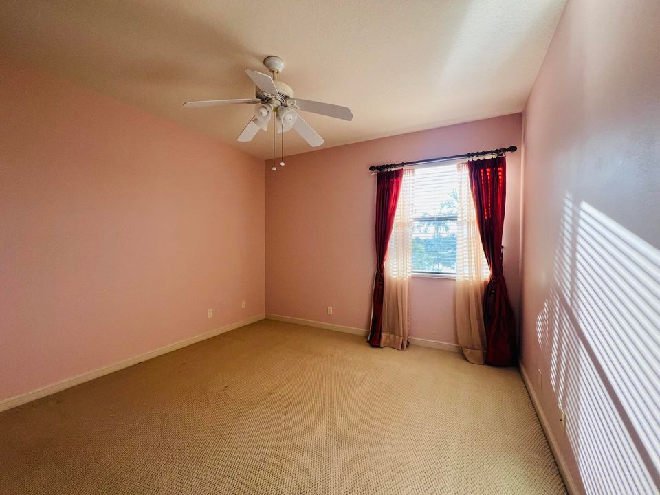 For Sale: $1,350,000 (5 beds, 5 baths, 4616 Square Feet)