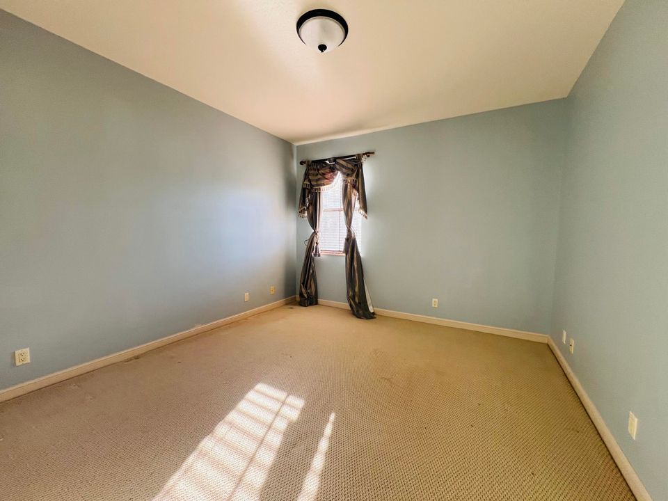 For Sale: $1,350,000 (5 beds, 5 baths, 4616 Square Feet)