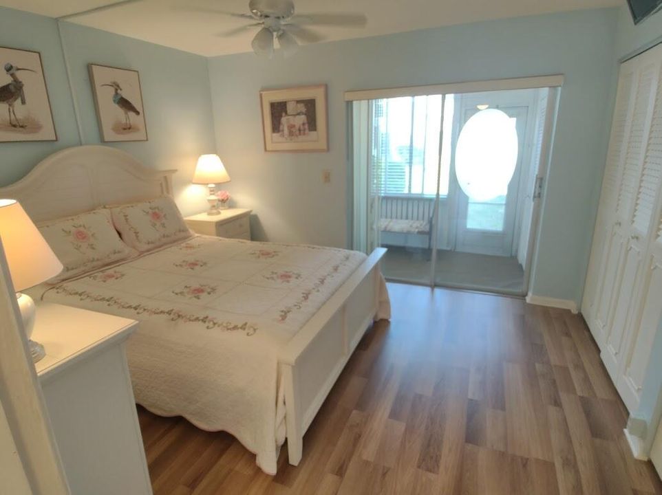 For Sale: $90,000 (1 beds, 1 baths, 612 Square Feet)