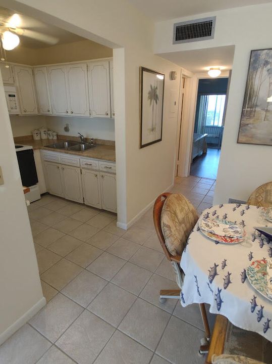 For Sale: $90,000 (1 beds, 1 baths, 612 Square Feet)