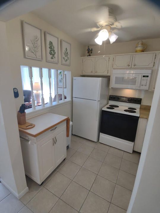 For Sale: $90,000 (1 beds, 1 baths, 612 Square Feet)