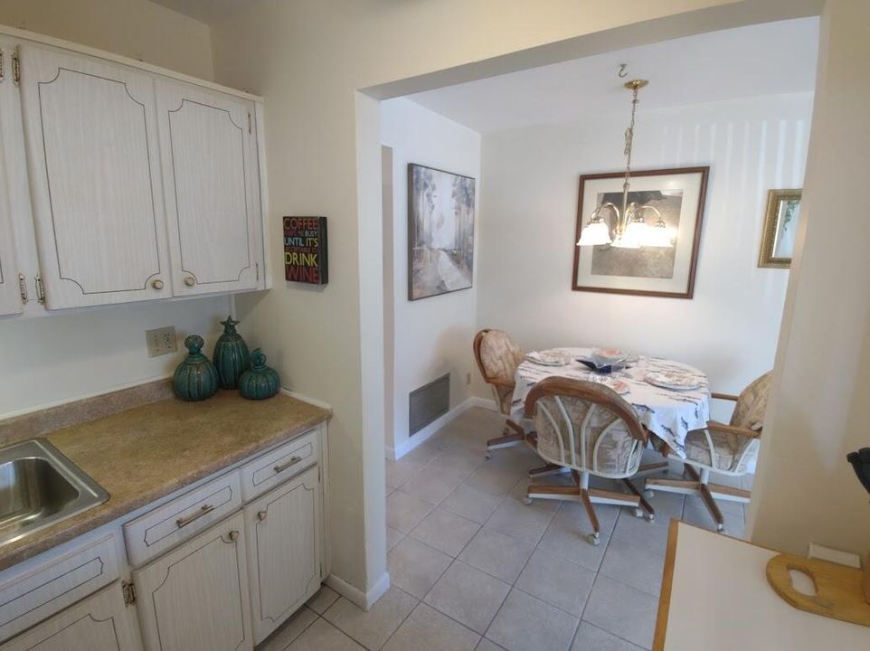 For Sale: $90,000 (1 beds, 1 baths, 612 Square Feet)