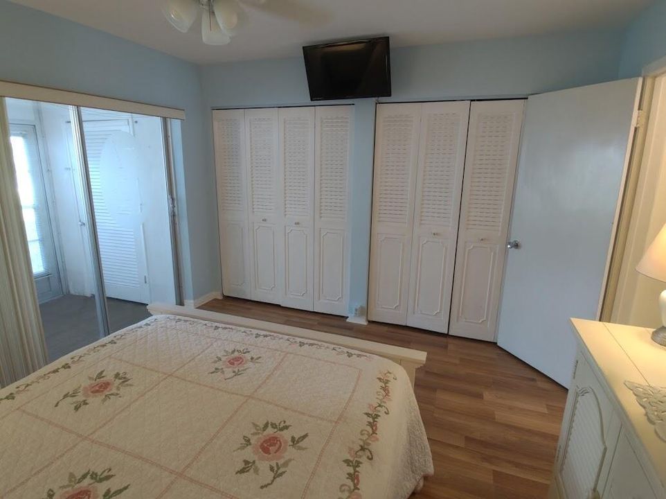 For Sale: $90,000 (1 beds, 1 baths, 612 Square Feet)