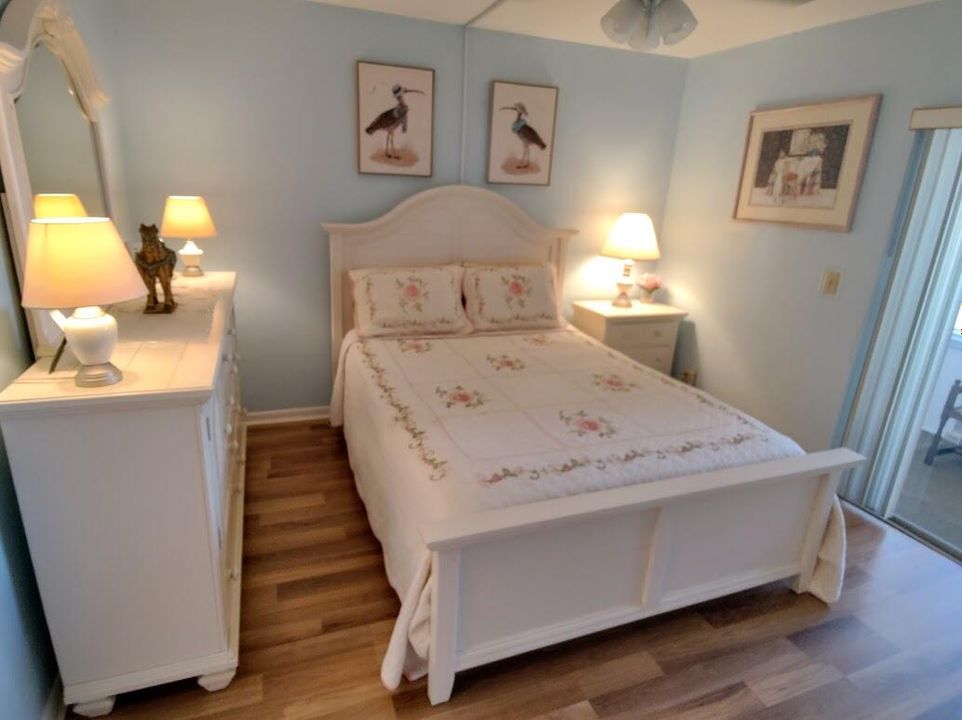 For Sale: $90,000 (1 beds, 1 baths, 612 Square Feet)