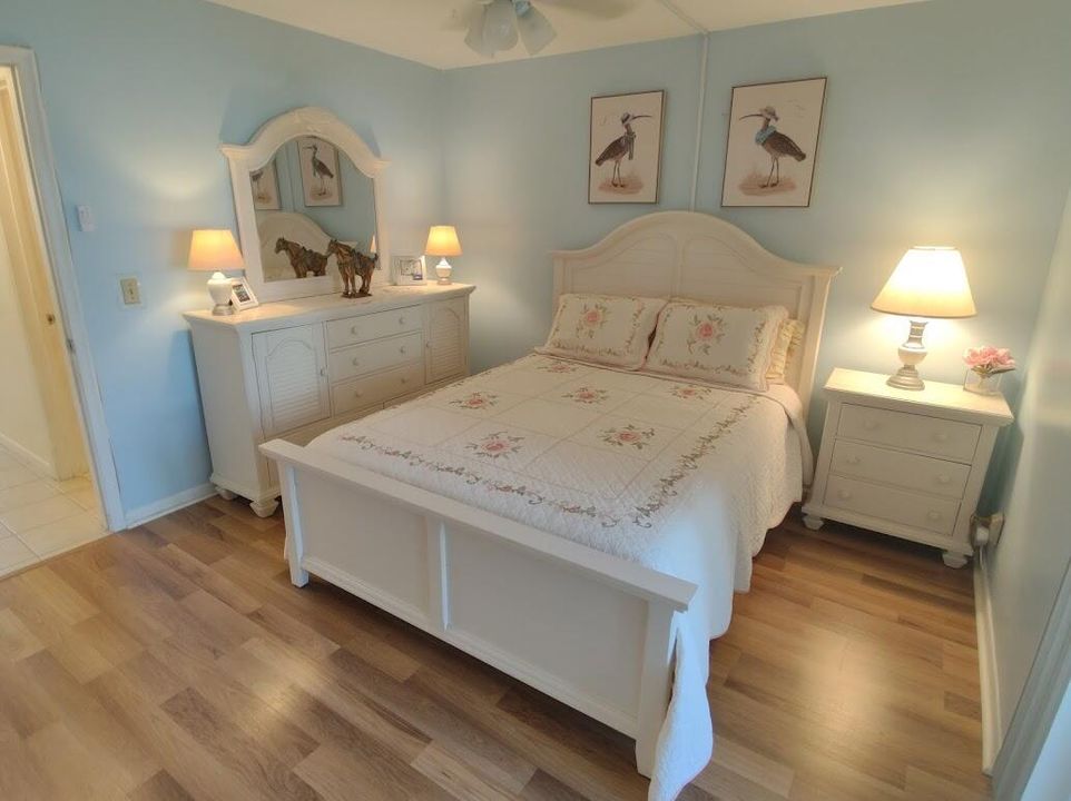 For Sale: $90,000 (1 beds, 1 baths, 612 Square Feet)