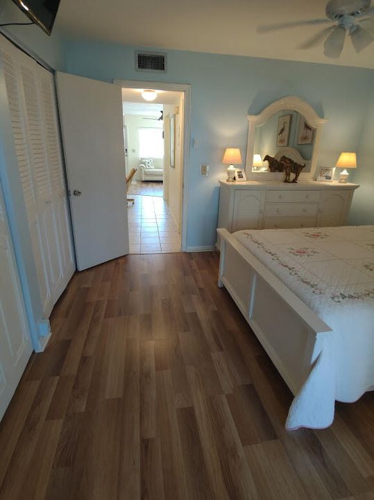 For Sale: $90,000 (1 beds, 1 baths, 612 Square Feet)