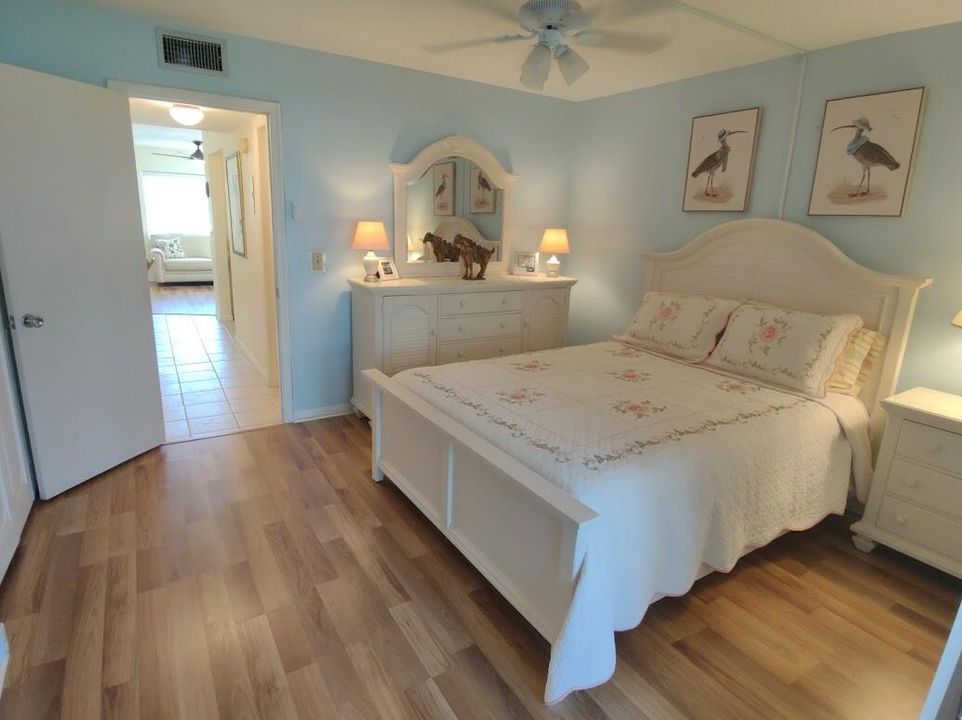 For Sale: $90,000 (1 beds, 1 baths, 612 Square Feet)