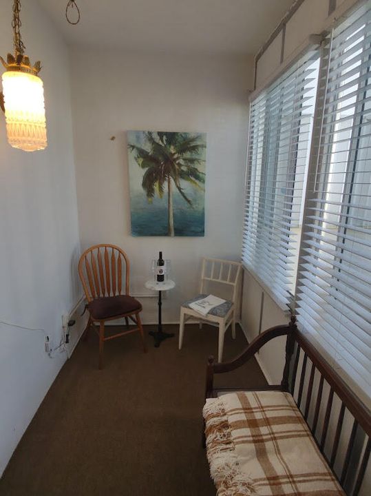 For Sale: $90,000 (1 beds, 1 baths, 612 Square Feet)