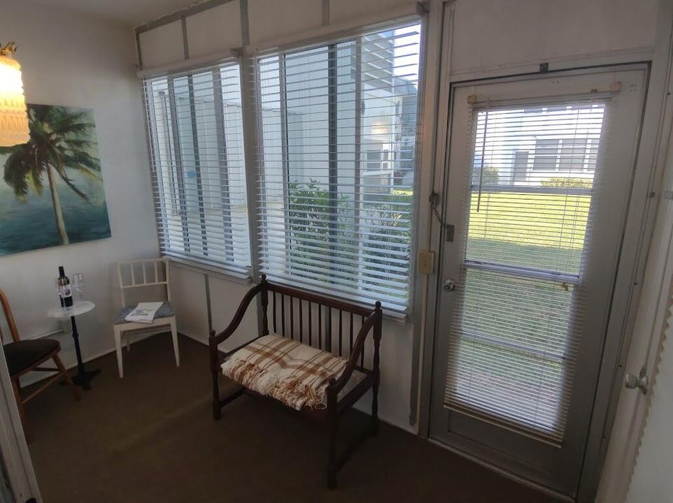 For Sale: $90,000 (1 beds, 1 baths, 612 Square Feet)