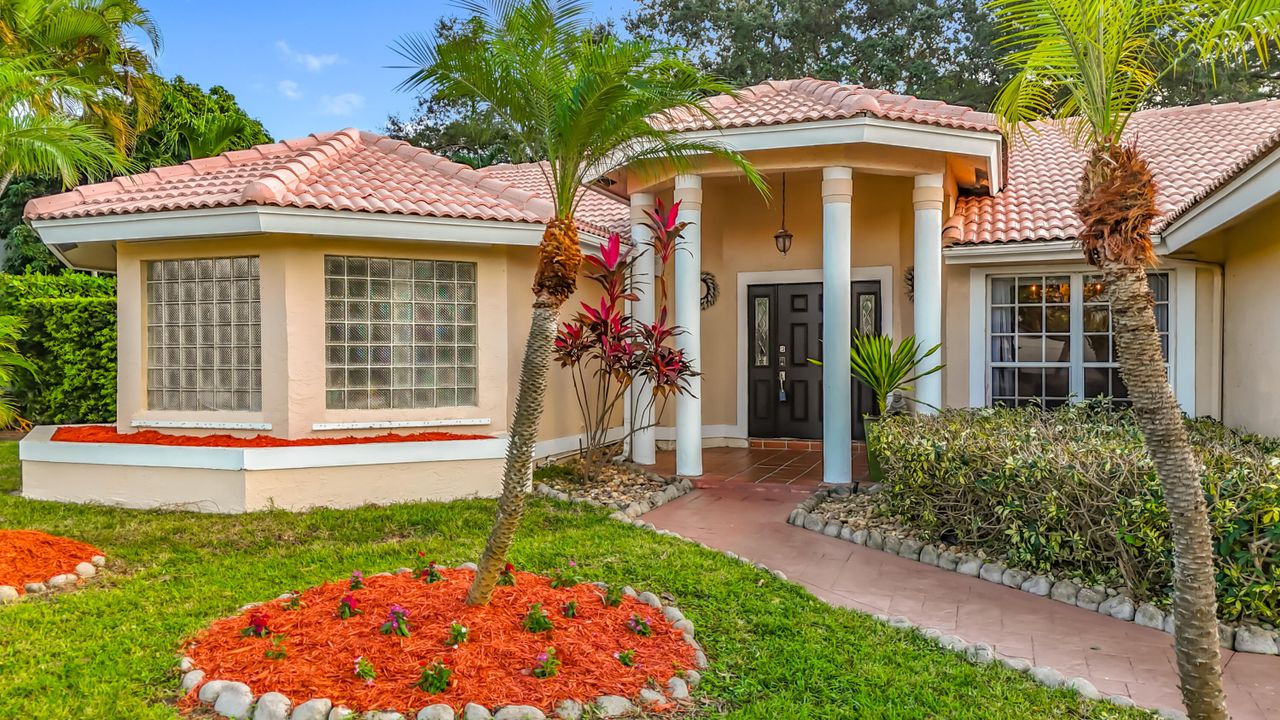 待售: $925,000 (4 贝兹, 2 浴室, 2217 平方英尺)