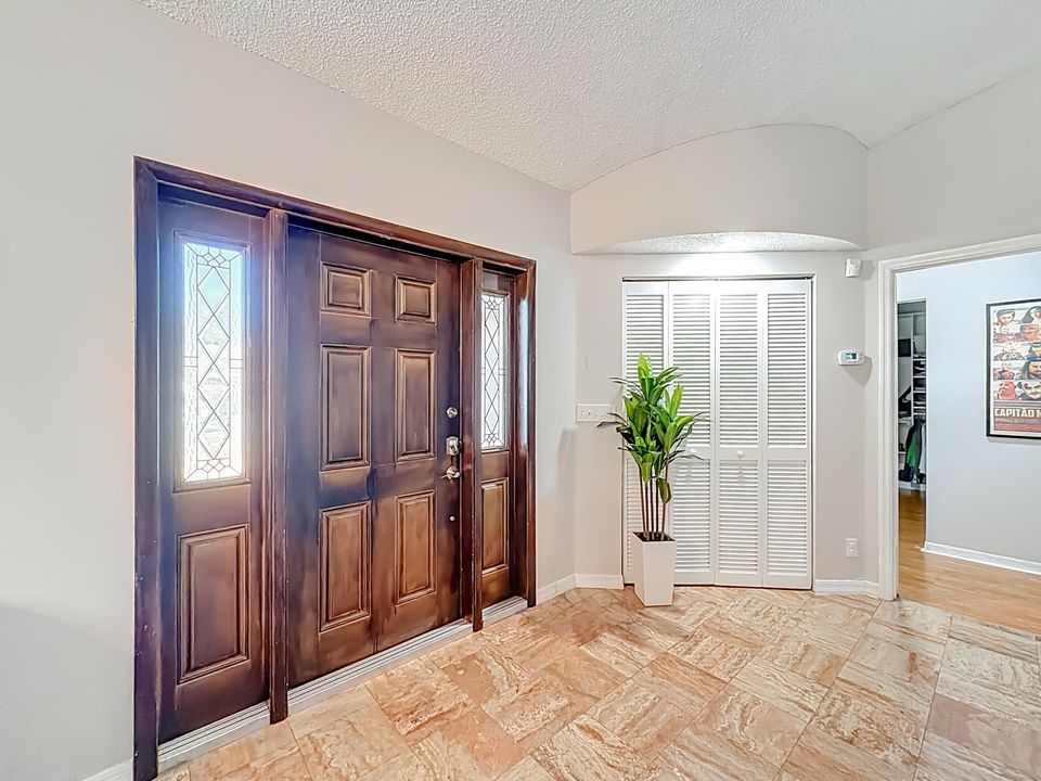 待售: $925,000 (4 贝兹, 2 浴室, 2217 平方英尺)