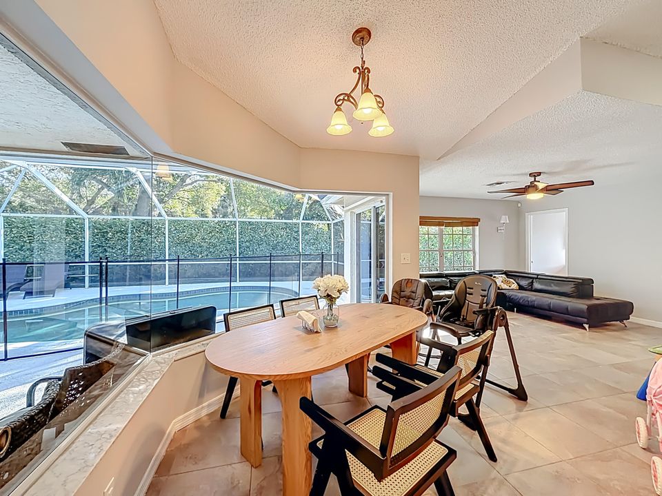 待售: $925,000 (4 贝兹, 2 浴室, 2217 平方英尺)