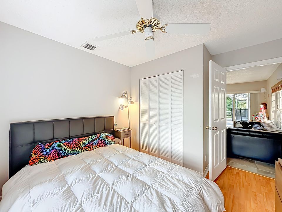 待售: $925,000 (4 贝兹, 2 浴室, 2217 平方英尺)