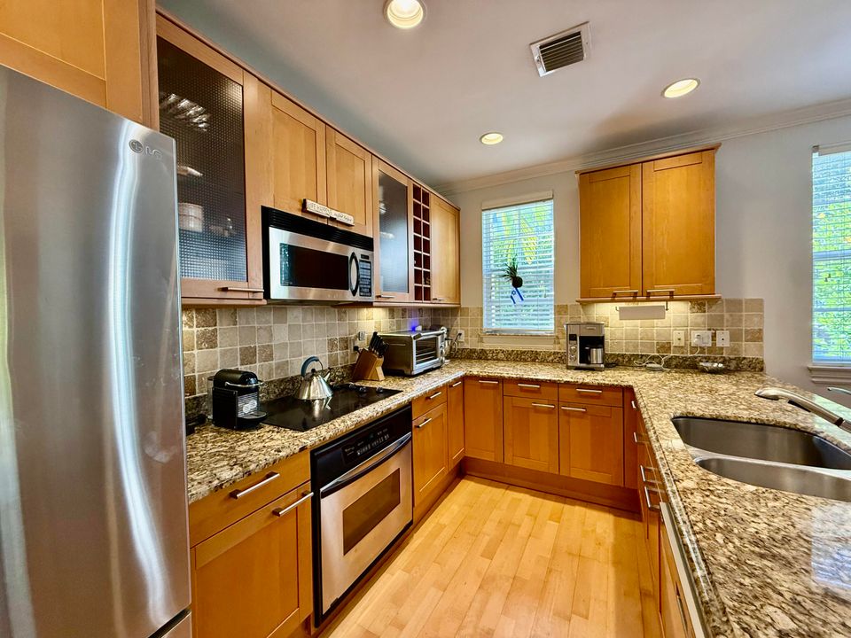 For Sale: $1,100,000 (3 beds, 3 baths, 2046 Square Feet)