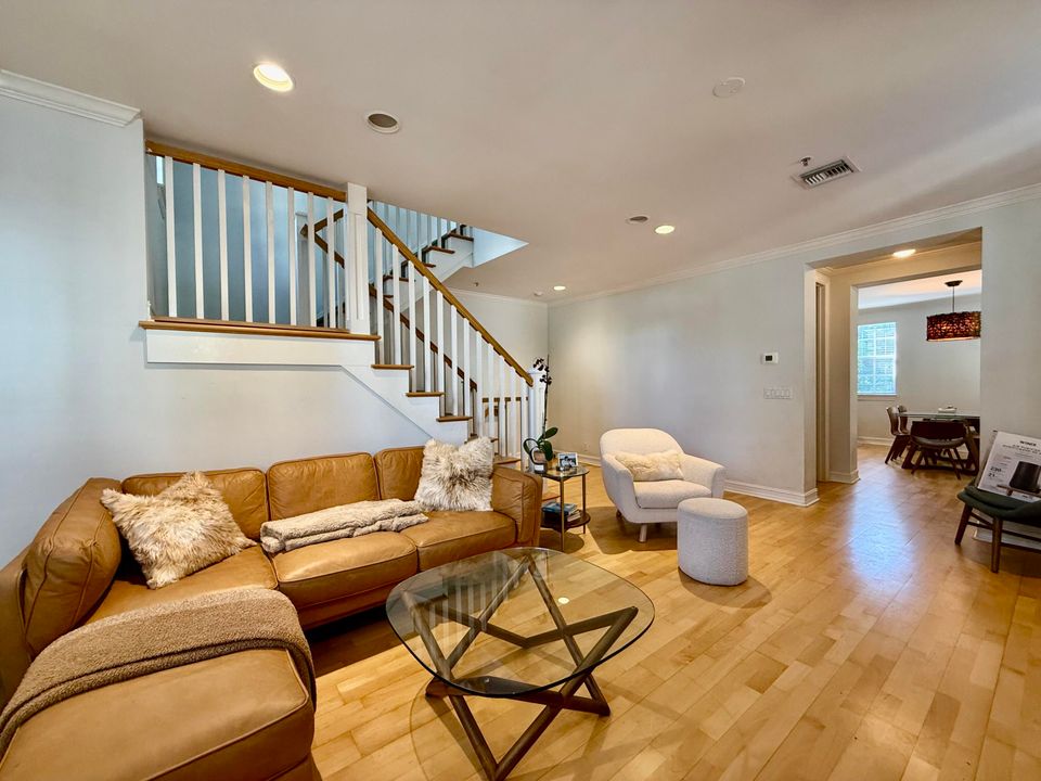 For Sale: $1,100,000 (3 beds, 3 baths, 2046 Square Feet)