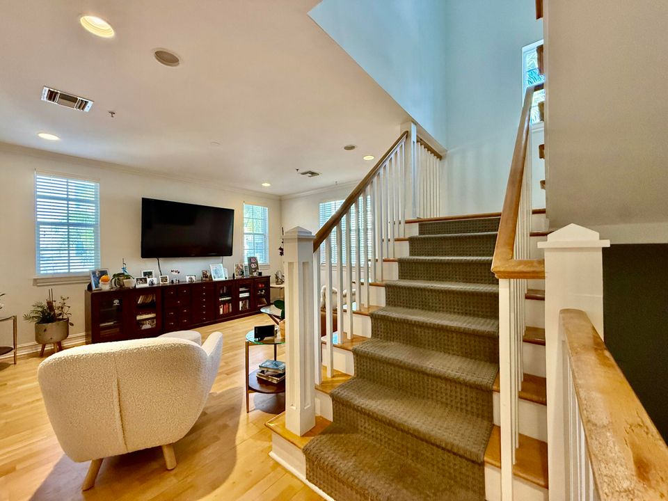 For Sale: $1,100,000 (3 beds, 3 baths, 2046 Square Feet)